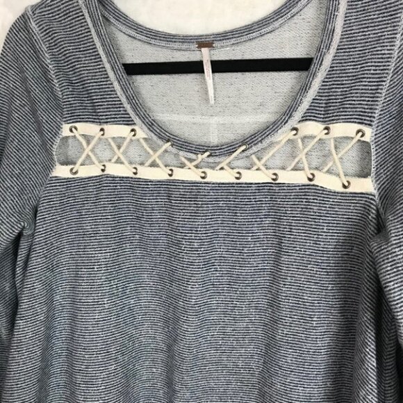 Free People Blue and White Striped Sweatshirt Size S - Picture 4 of 7